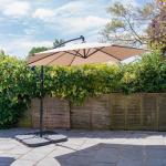 Lighted Cantilever Parasol