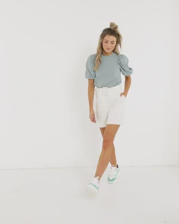 https://shoppesostore.com/storage/main/video/video-1.mp4